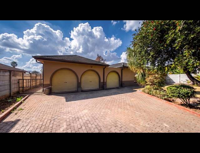 4 BEDROOM HOUSE FOR SALE IN PRETORIA GARDENS